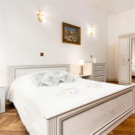 Royal Center Palace Apartment Prague