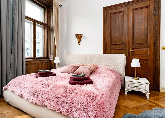 Royal Center Palace 公寓 *